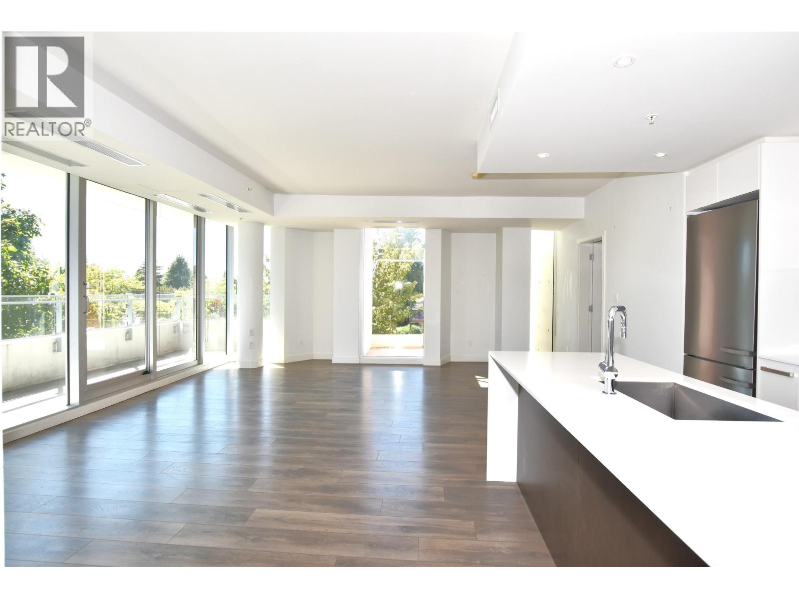 307 5688 WILLOW STREET