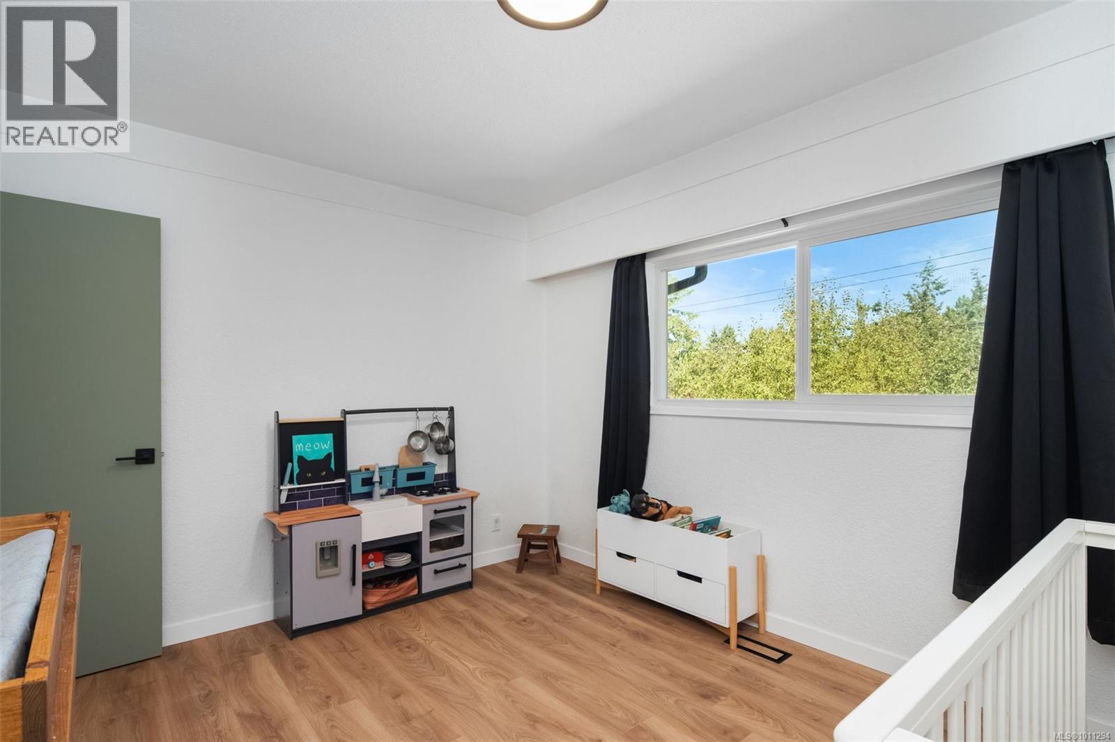 Photo 36 of 765 Lily Ave, Saanich BC