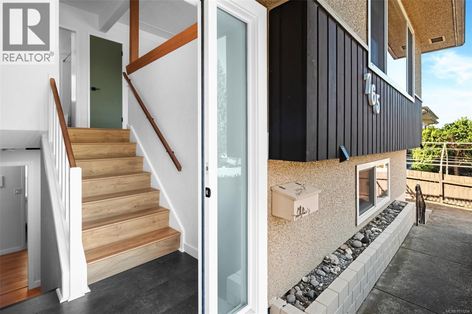 Photo 5 of 765 Lily Ave, Saanich BC