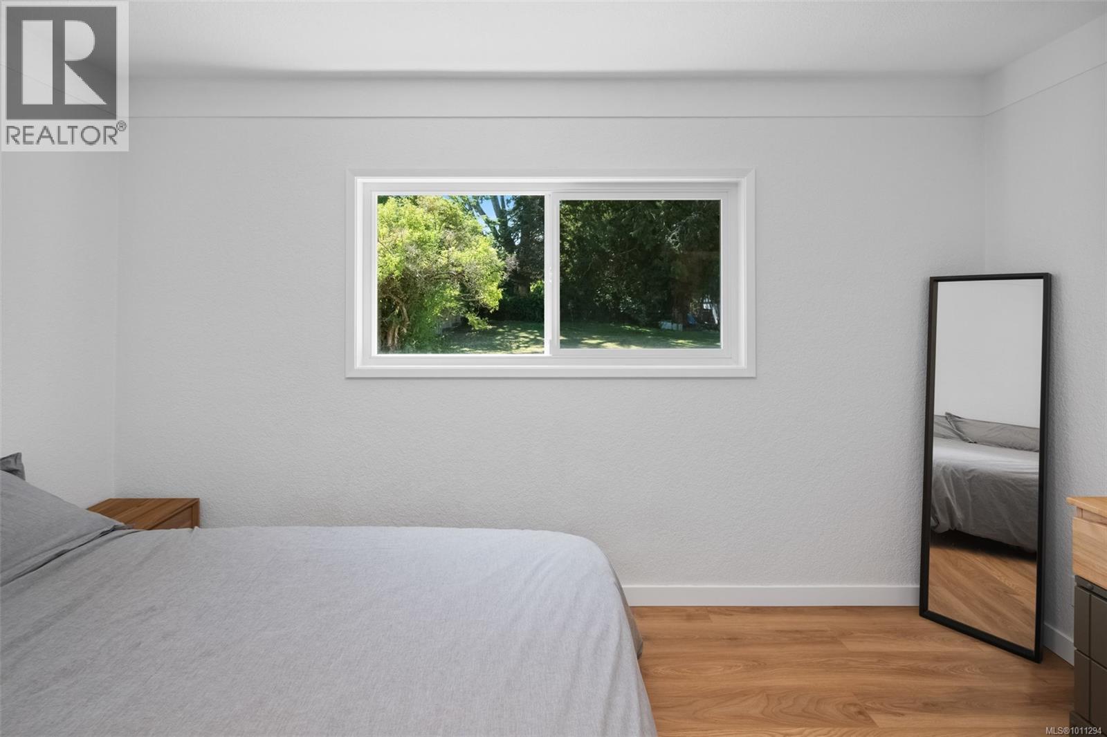 Photo 34 of 765 Lily Ave, Saanich BC