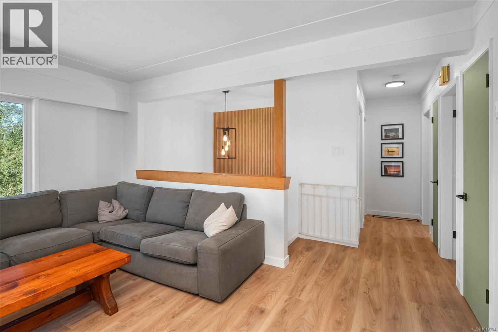 Photo 8 of 765 Lily Ave, Saanich BC