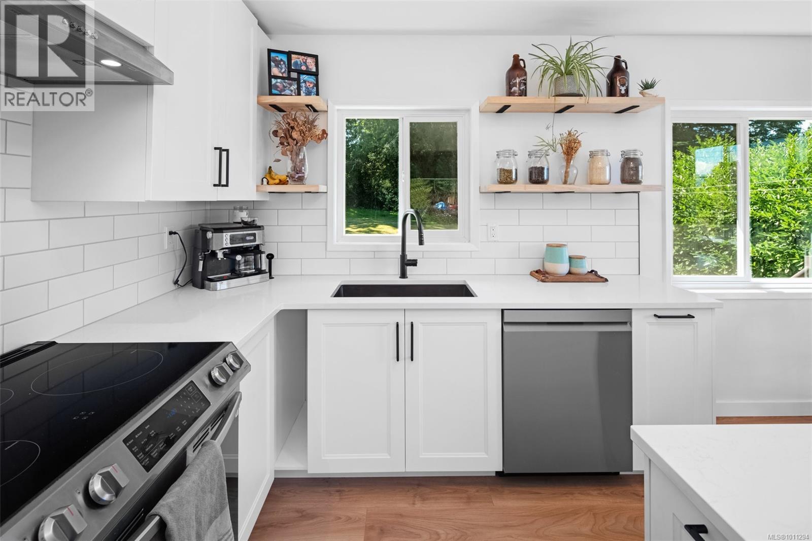 Photo 15 of 765 Lily Ave, Saanich BC