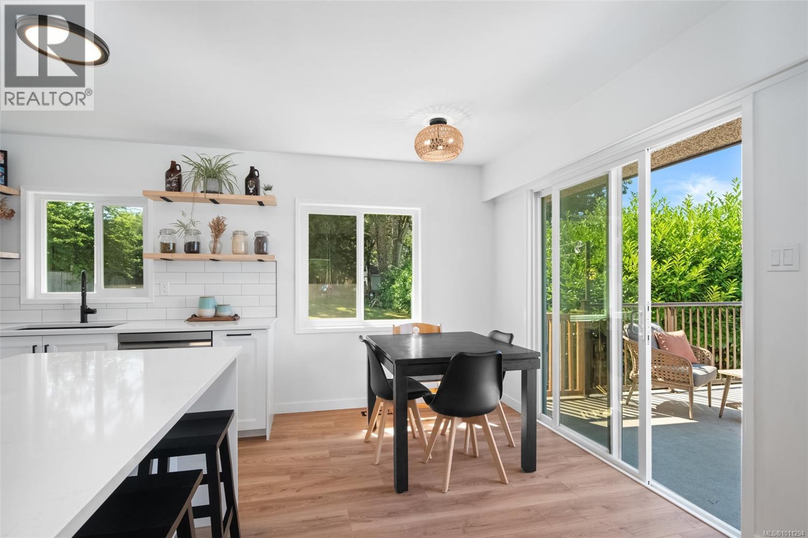 Photo 19 of 765 Lily Ave, Saanich BC