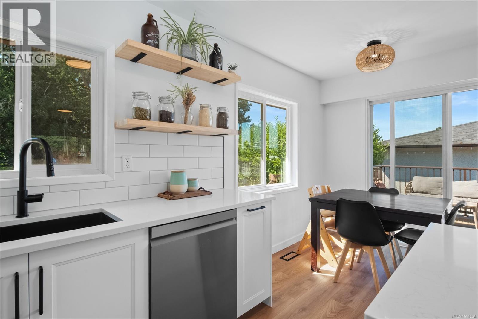 Photo 18 of 765 Lily Ave, Saanich BC