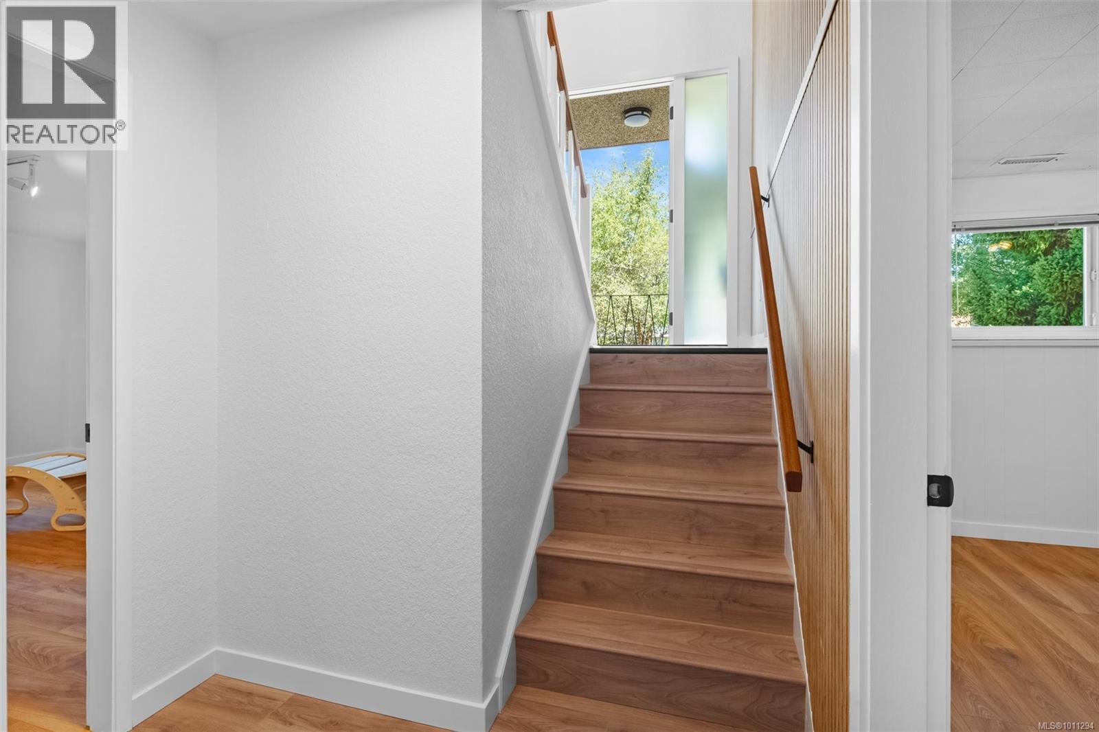 Photo 39 of 765 Lily Ave, Saanich BC