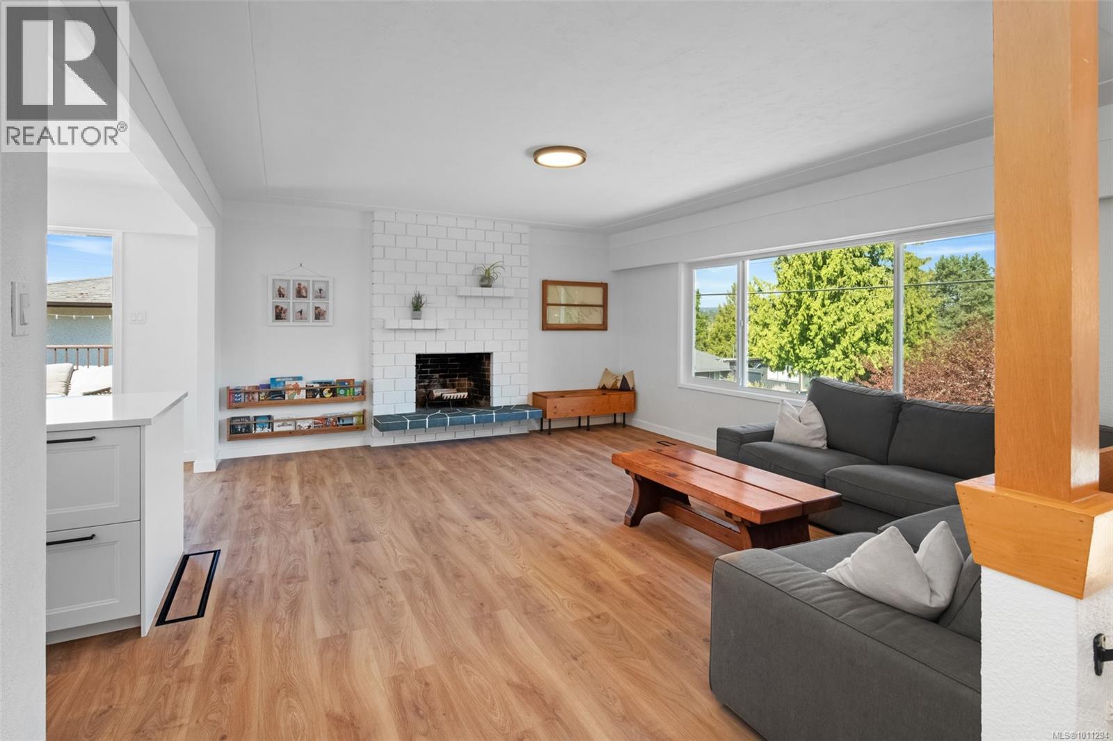Photo 7 of 765 Lily Ave, Saanich BC