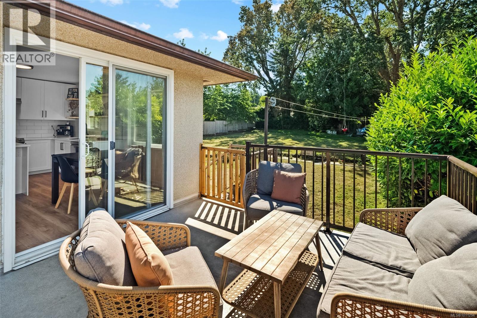 Photo 21 of 765 Lily Ave, Saanich BC