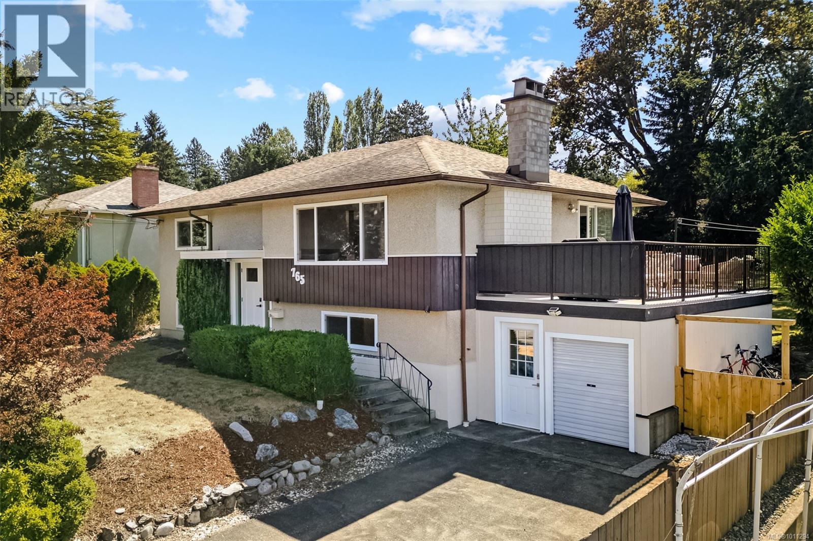 Photo 1 of 765 Lily Ave, Saanich BC
