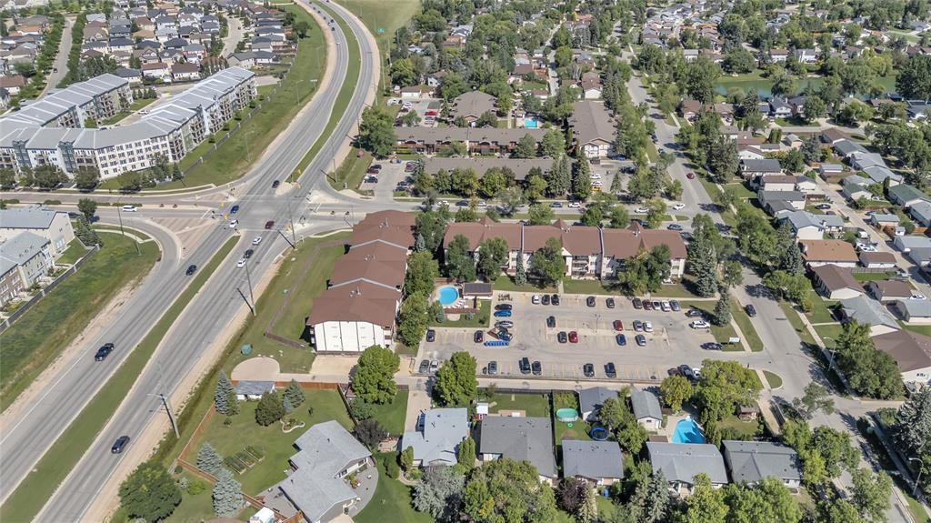 Photo 3 of 1305 30 Lake Crest Road, Winnipeg MB