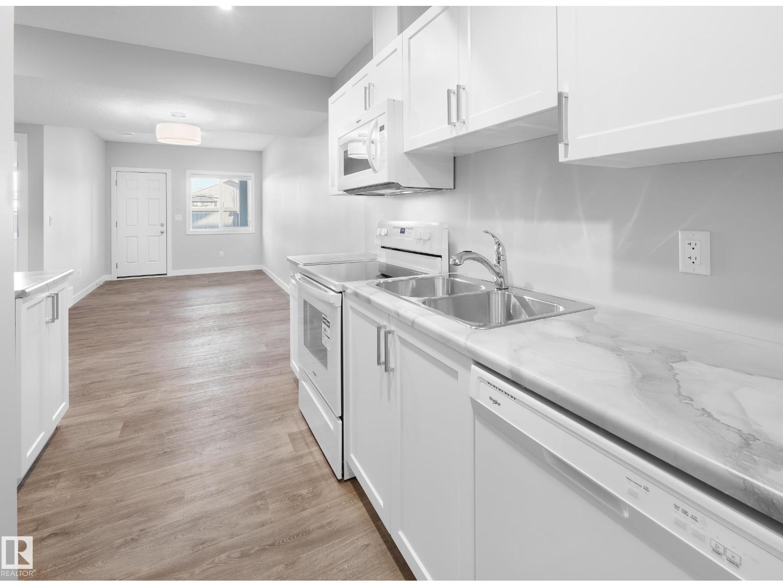 Photo 3 of 752 Berg Lo, Leduc AB