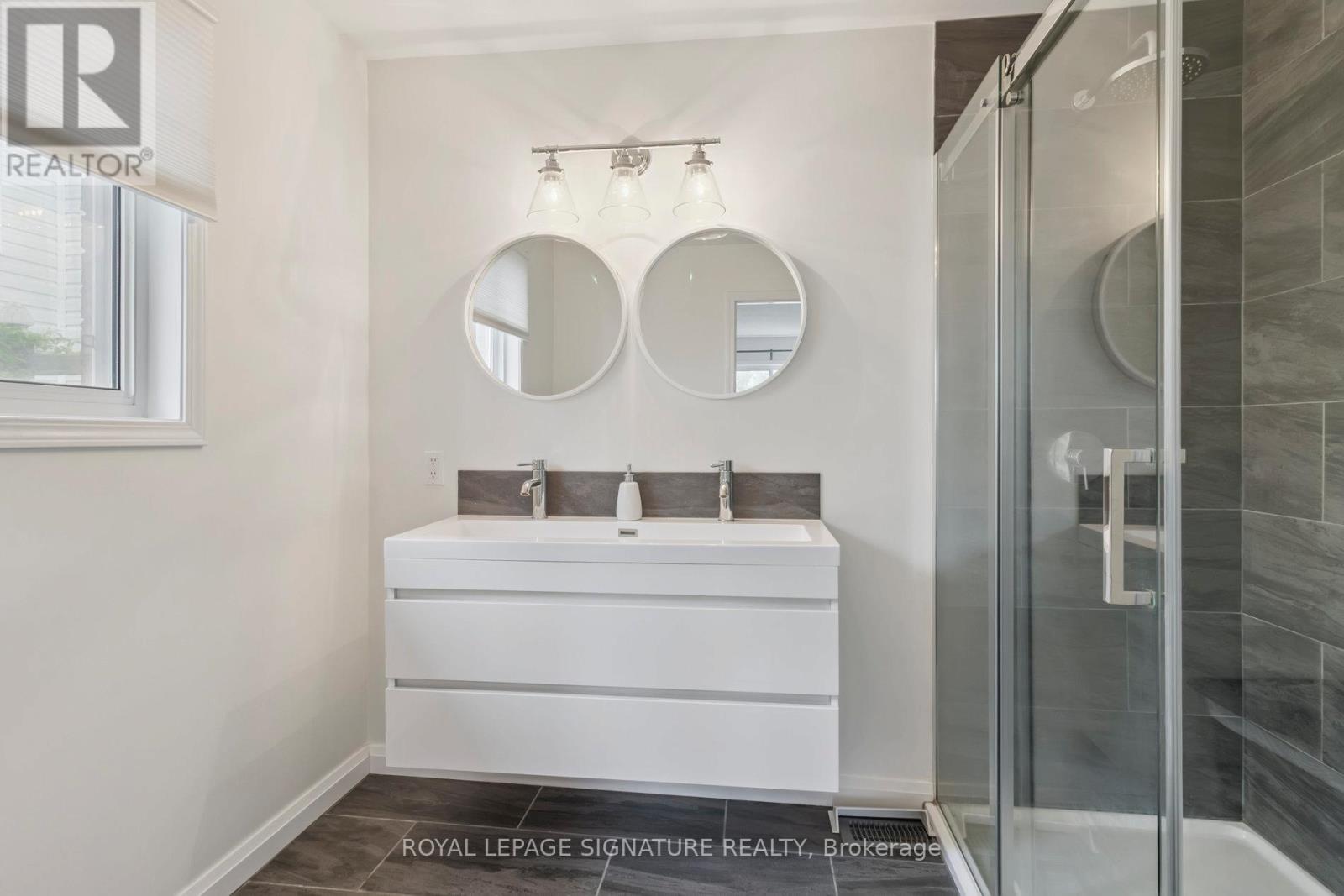 Photo 17 of 38 Royal Amber Crescent, East Gwillimbury ON