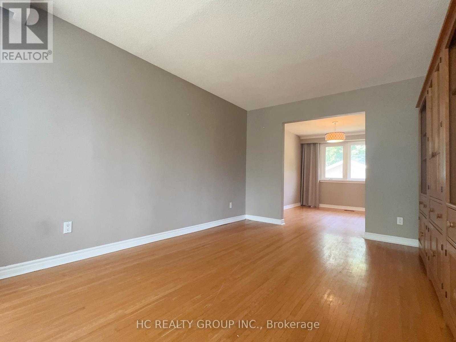 Photo 4 of 53 Treverton Drive, Toronto ON