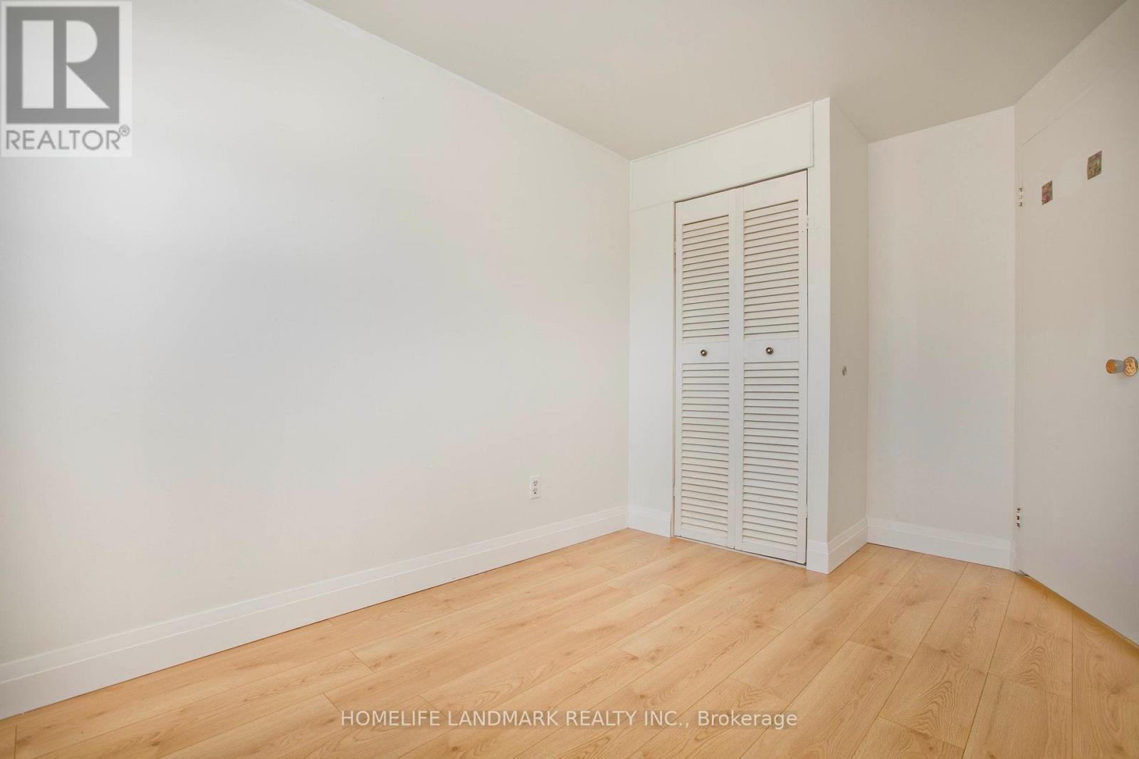 Photo 8 of 1806 John Street, Markham ON