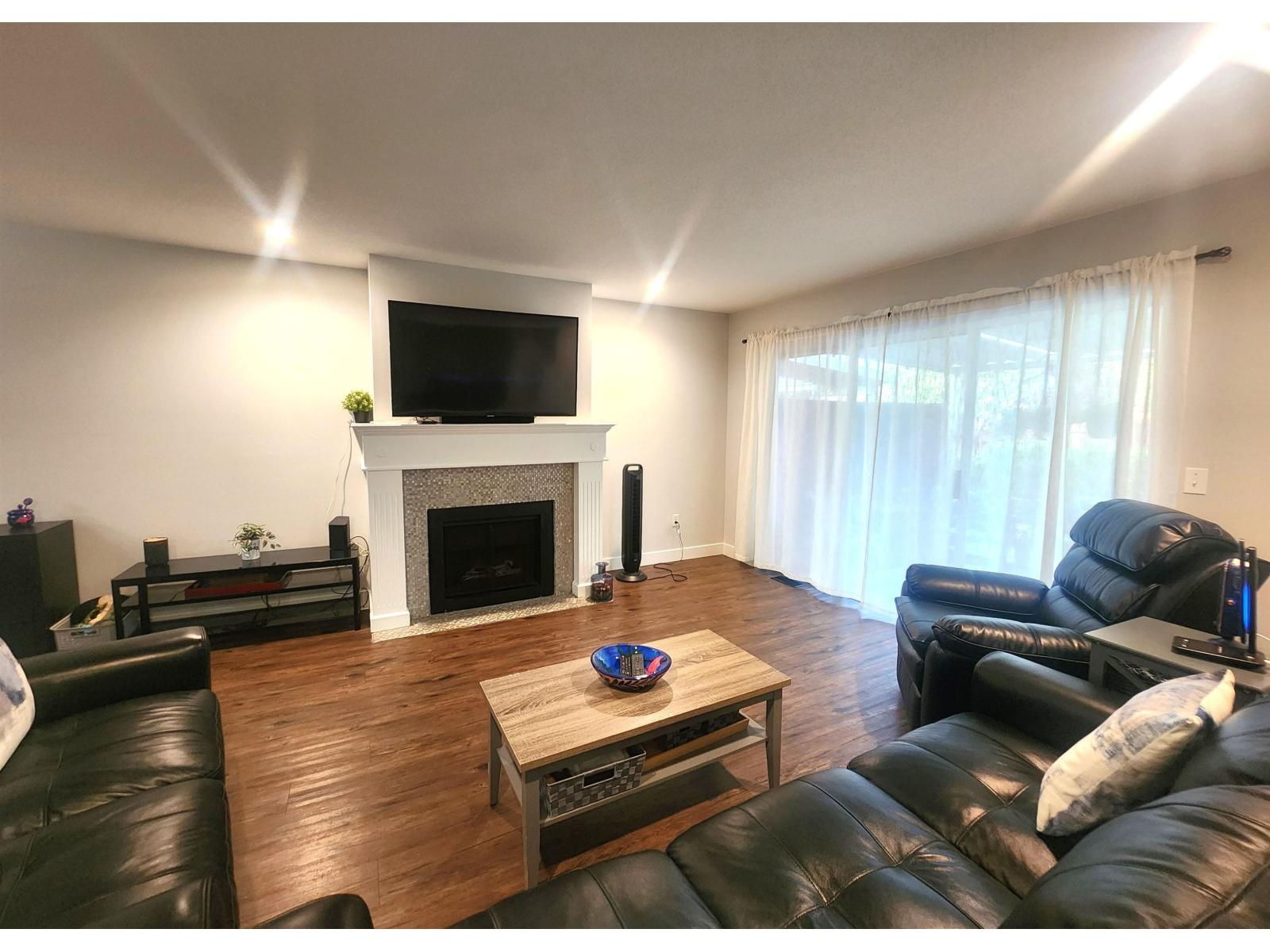 Photo 11 of 44 8889 212 Street, Langley BC