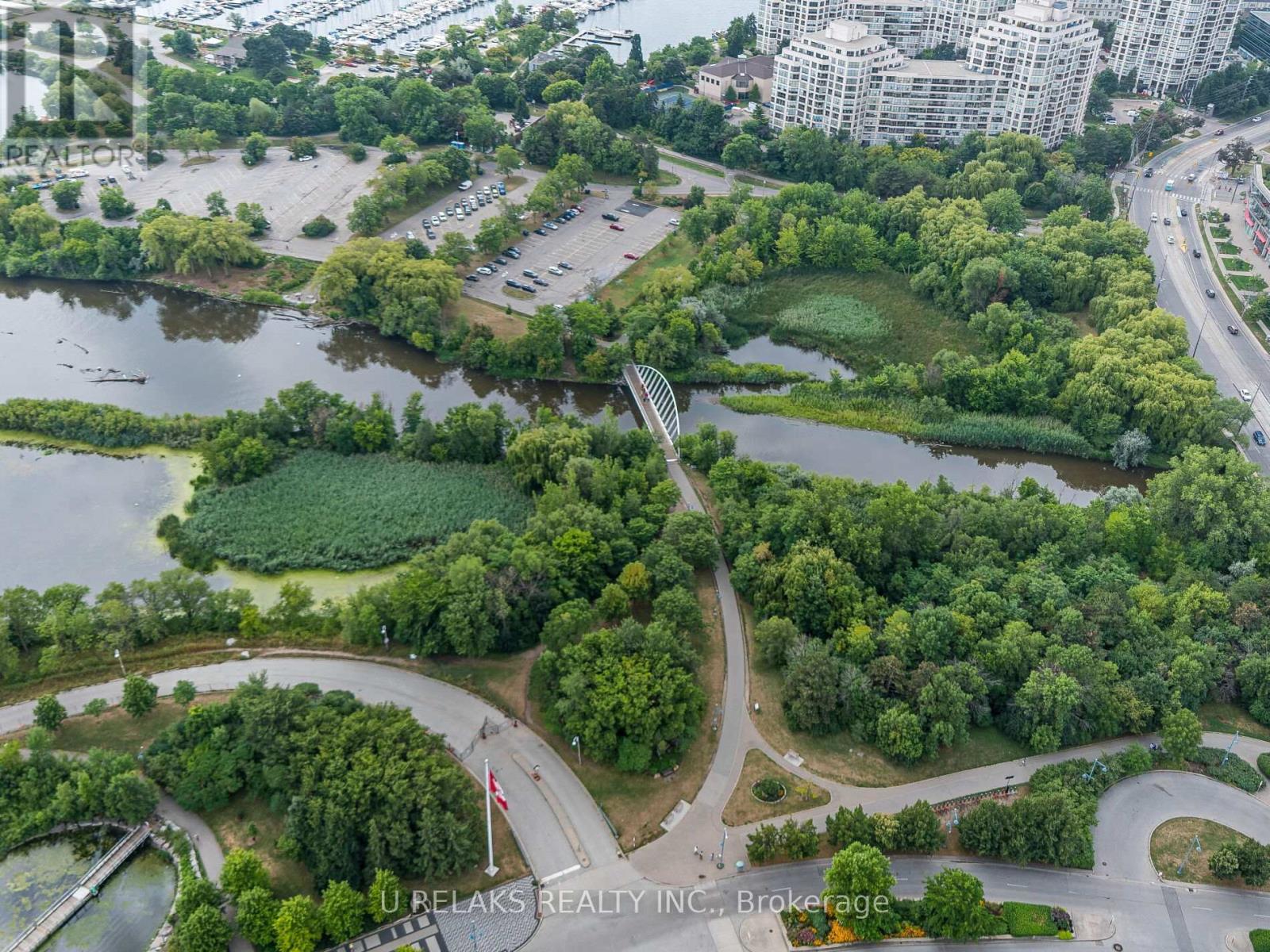 Photo 32 of 4701 20 Shore Breeze Drive, Toronto ON