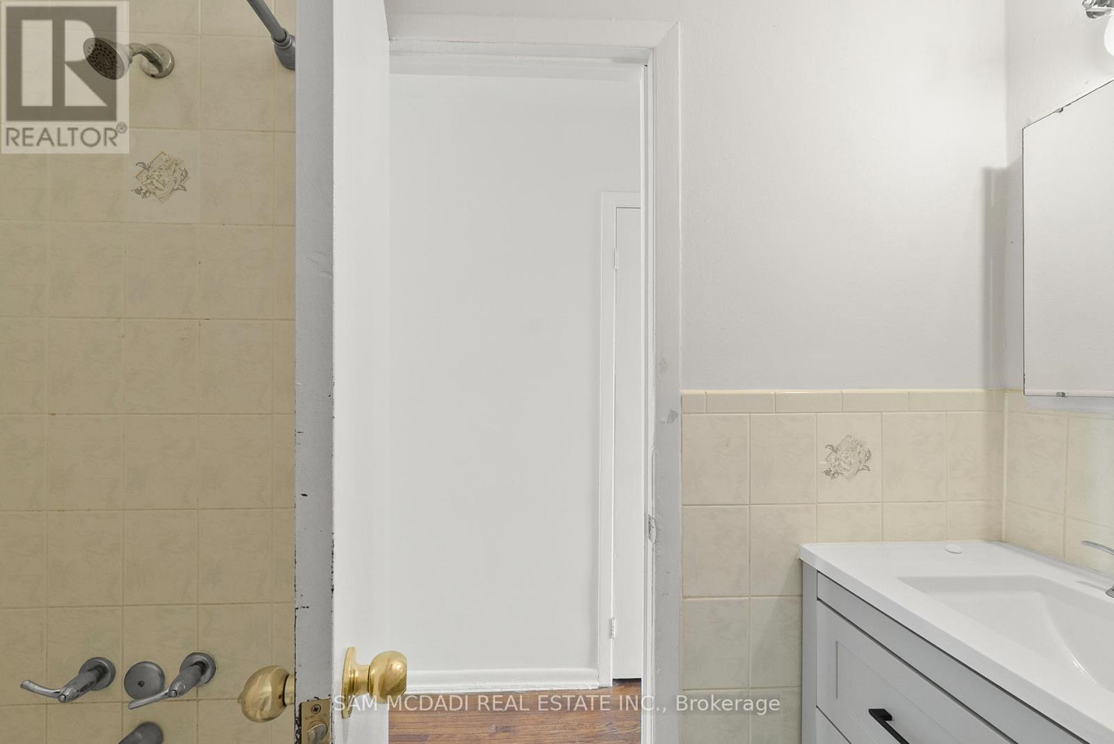 Photo 10 of 1026 Burnhamthorpe Road E, Mississauga ON