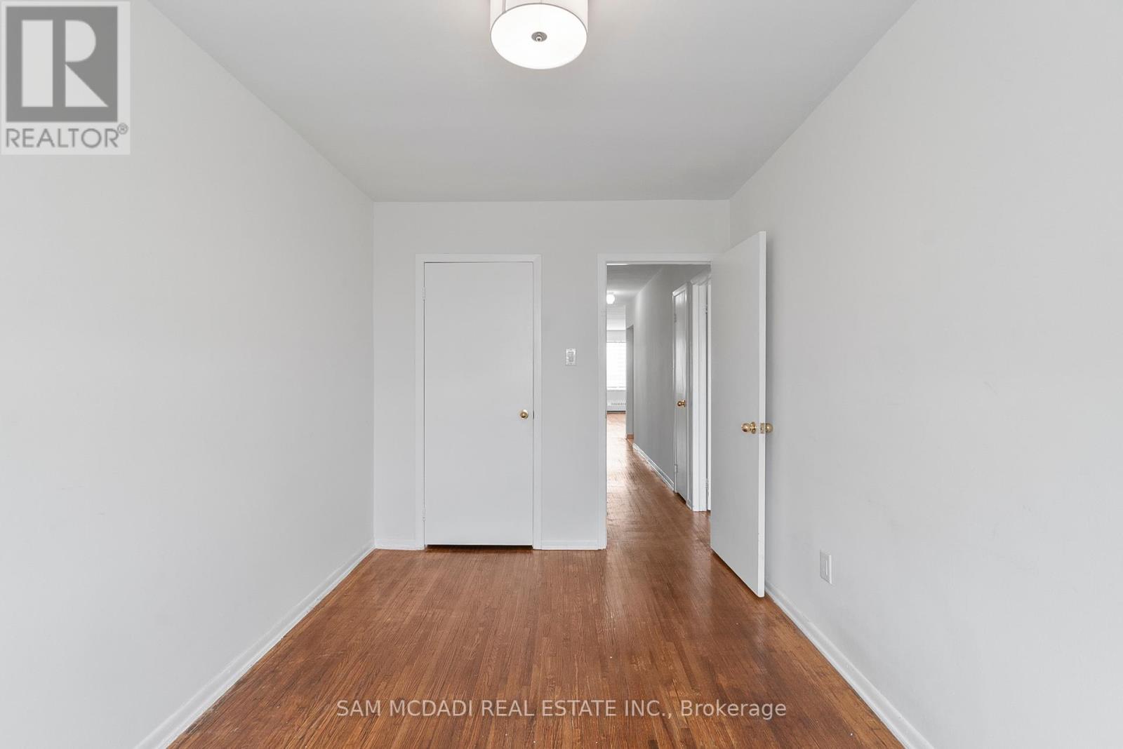 Photo 14 of 1026 Burnhamthorpe Road E, Mississauga ON