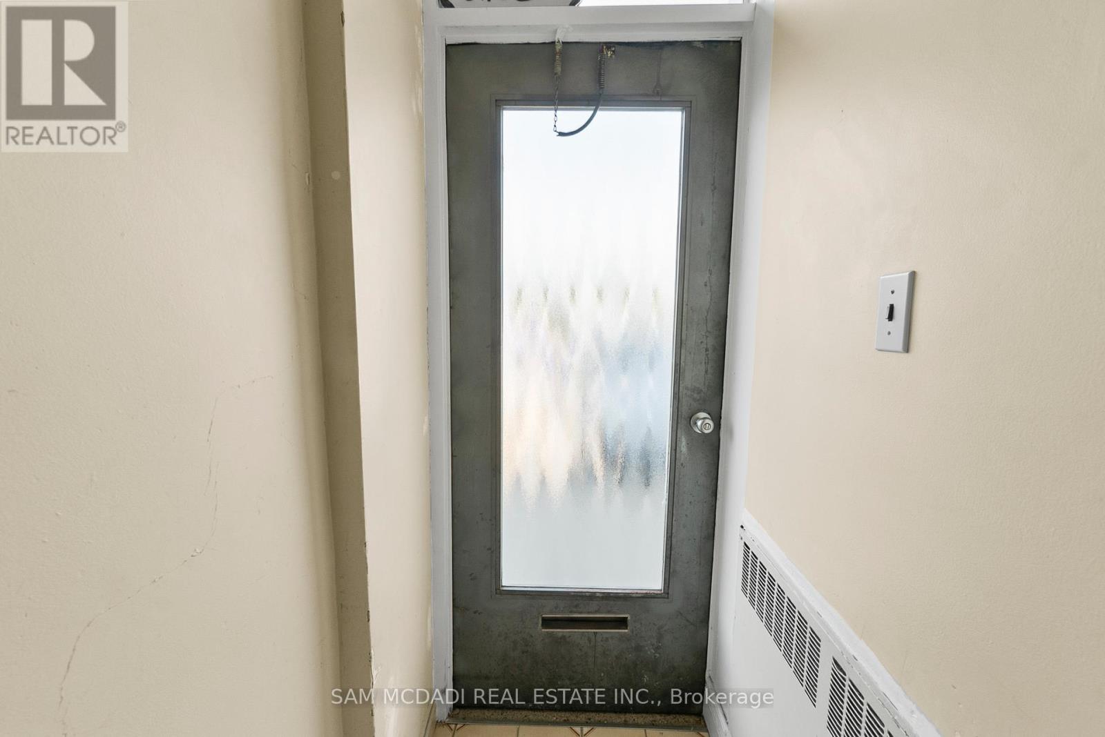 Photo 2 of 1026 Burnhamthorpe Road E, Mississauga ON