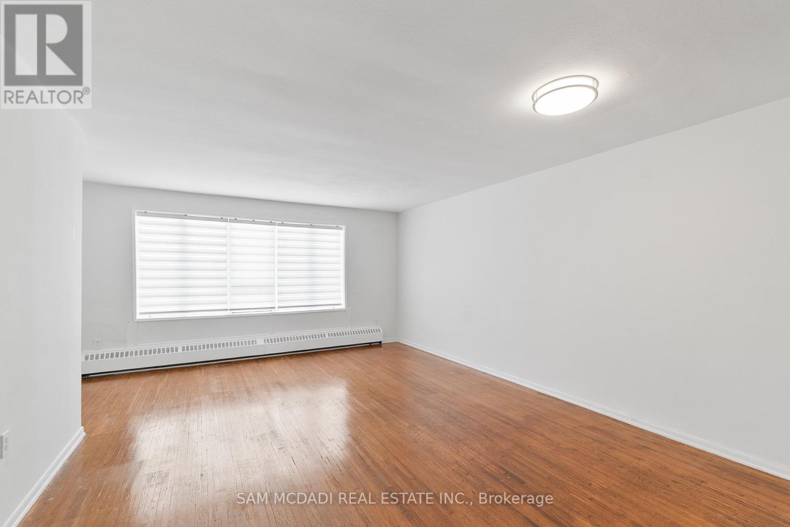 Photo 7 of 1026 Burnhamthorpe Road E, Mississauga ON