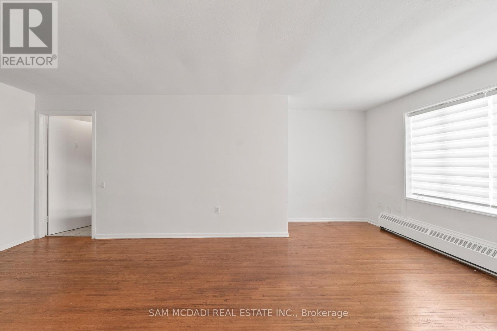 Photo 8 of 1026 Burnhamthorpe Road E, Mississauga ON