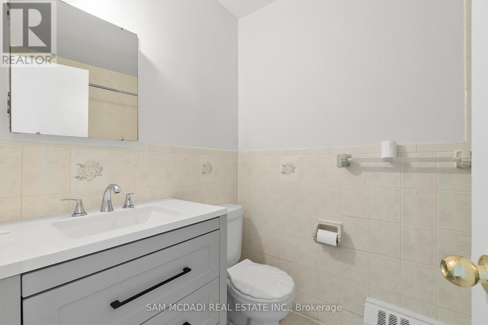 Photo 9 of 1026 Burnhamthorpe Road E, Mississauga ON