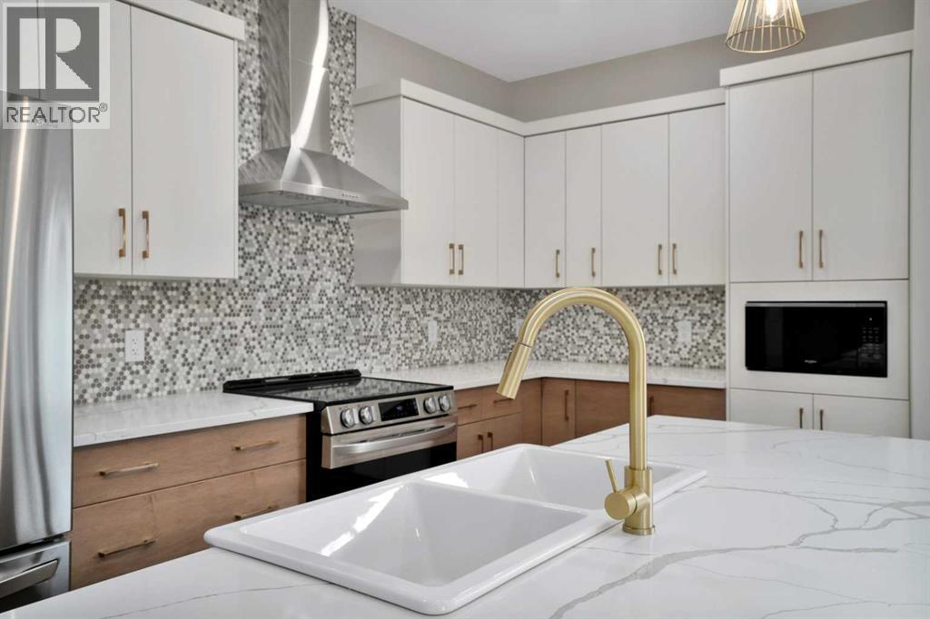 Photo 8 of 730 5 Street Sw, Sundre AB