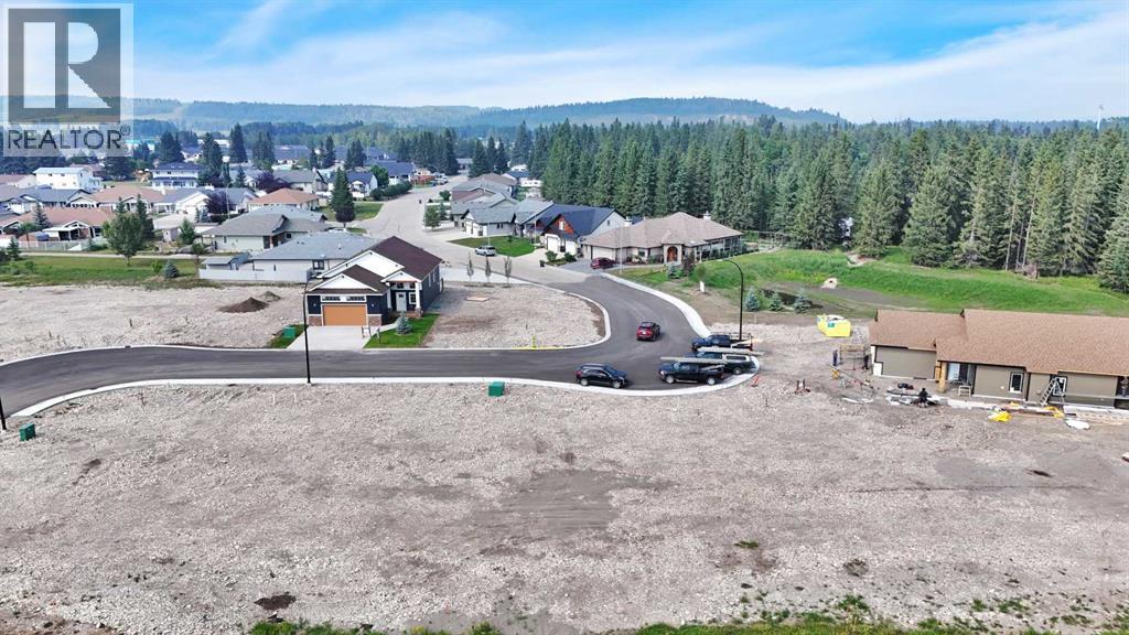Photo 4 of 725 5 Street Sw, Sundre AB