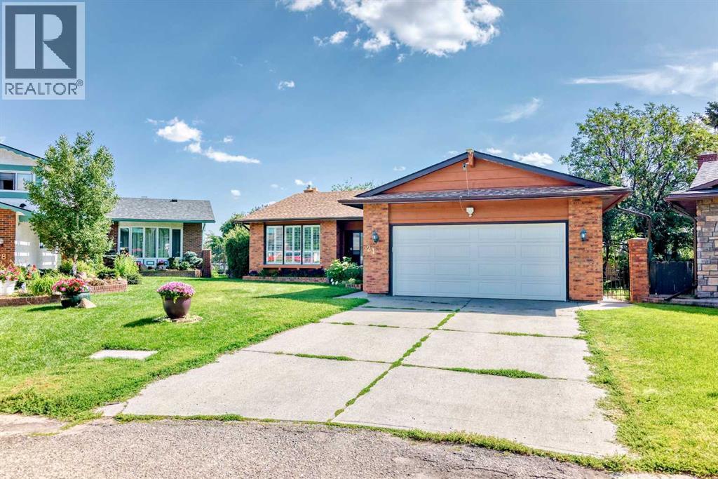 Single Family House Bungalow for Sale in  Templehill Bay NE Temple Calgary 