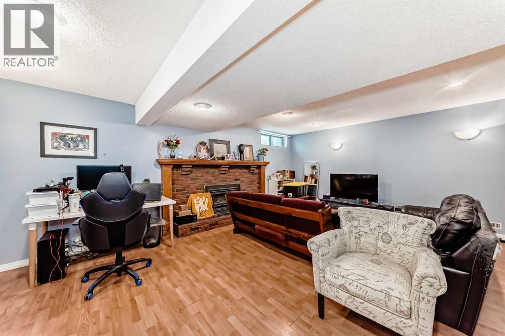 Single Family House Bungalow for Sale in  Templehill Bay NE Temple Calgary 