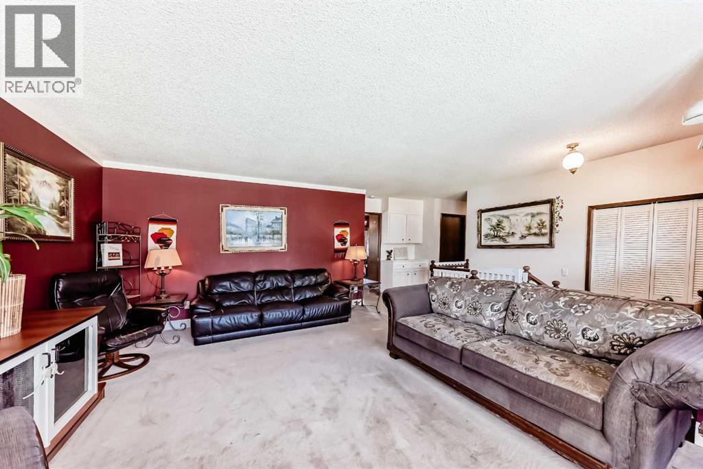 Single Family House Bungalow for Sale in  Templehill Bay NE Temple Calgary 