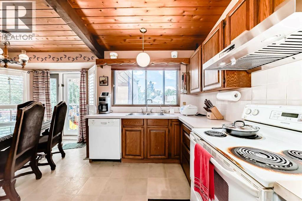 Single Family House Bungalow for Sale in  Templehill Bay NE Temple Calgary 
