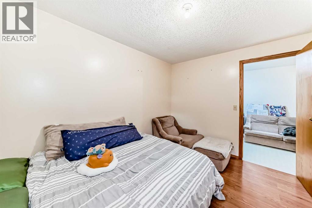 Single Family House Bungalow for Sale in  Templehill Bay NE Temple Calgary 