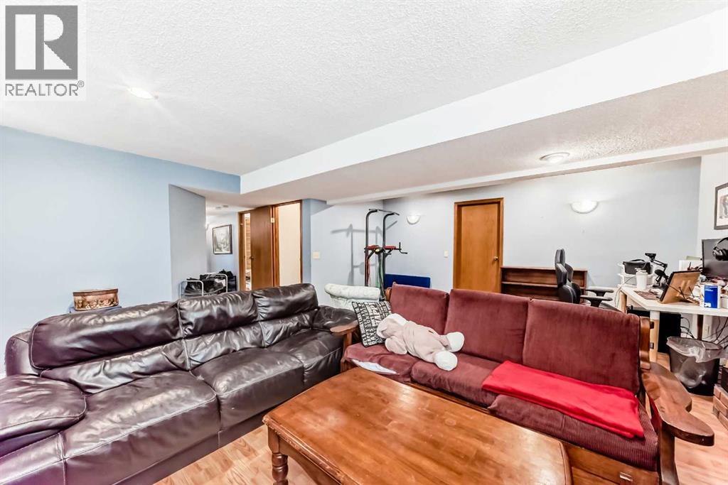 Single Family House Bungalow for Sale in  Templehill Bay NE Temple Calgary 