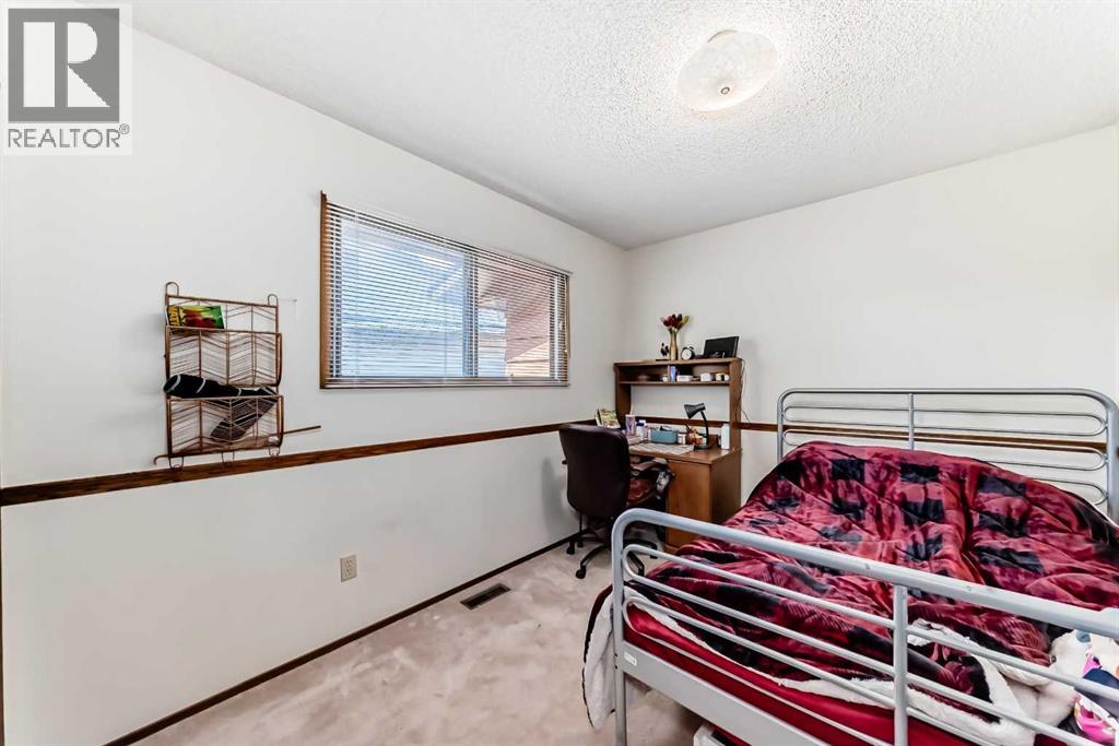 Single Family House Bungalow for Sale in  Templehill Bay NE Temple Calgary 