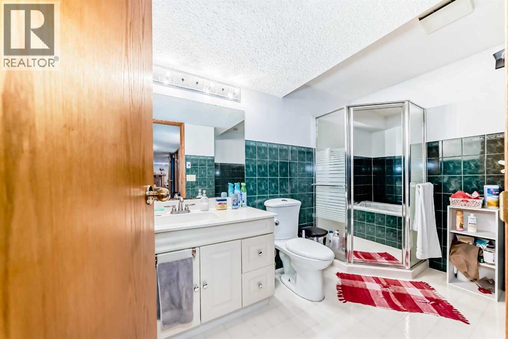 Single Family House Bungalow for Sale in  Templehill Bay NE Temple Calgary 