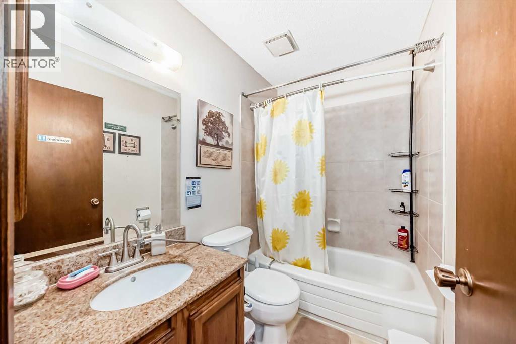 Single Family House Bungalow for Sale in  Templehill Bay NE Temple Calgary 