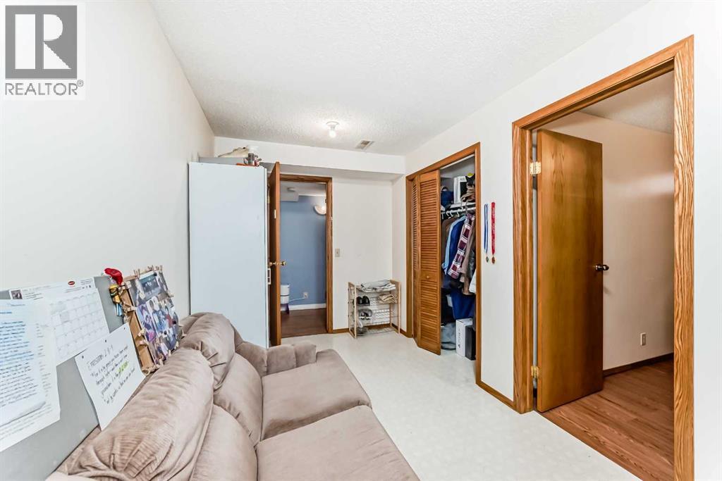 Single Family House Bungalow for Sale in  Templehill Bay NE Temple Calgary 