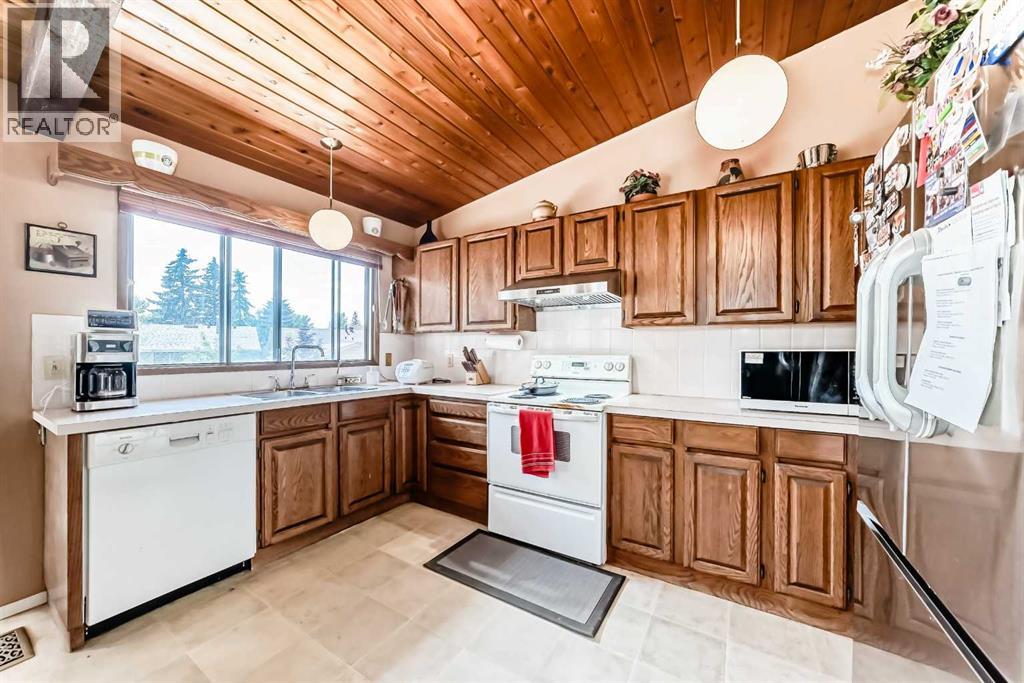 Single Family House Bungalow for Sale in  Templehill Bay NE Temple Calgary 