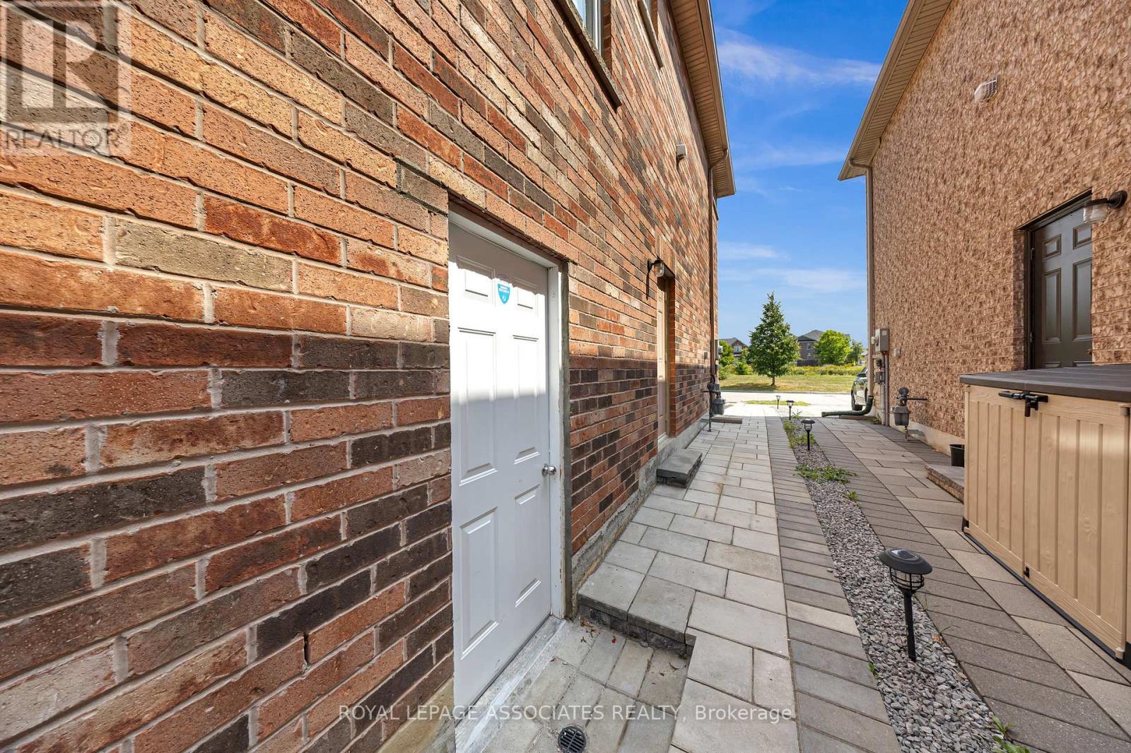 Photo 25 of 89 Delbert Circle, Whitchurchstouffville ON