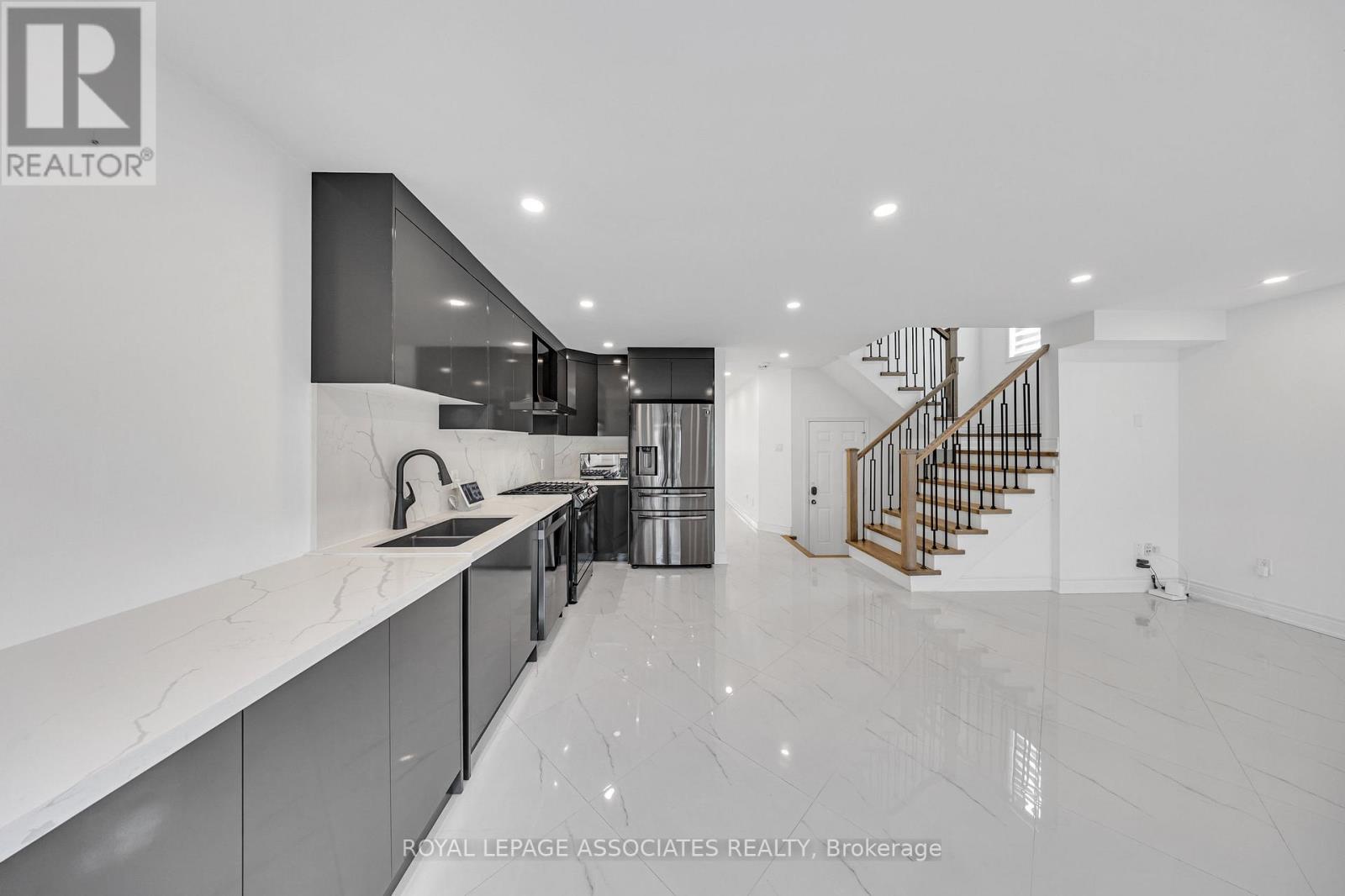 Photo 22 of 89 Delbert Circle, Whitchurchstouffville ON