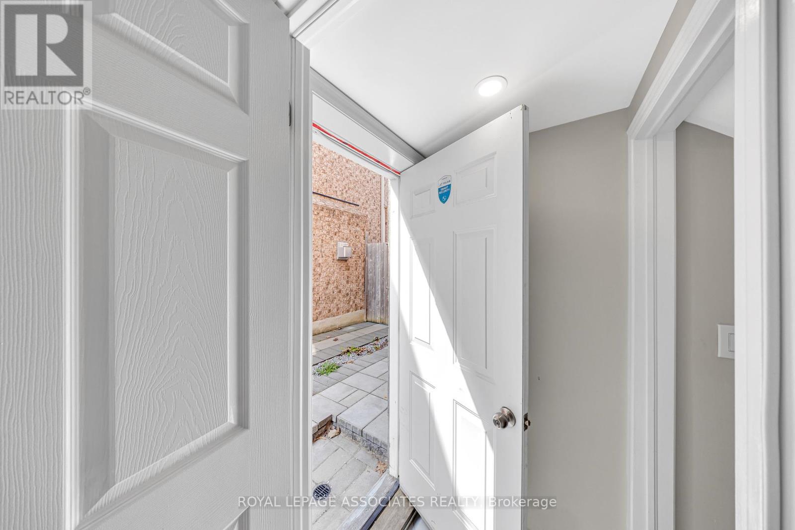 Photo 24 of 89 Delbert Circle, Whitchurchstouffville ON