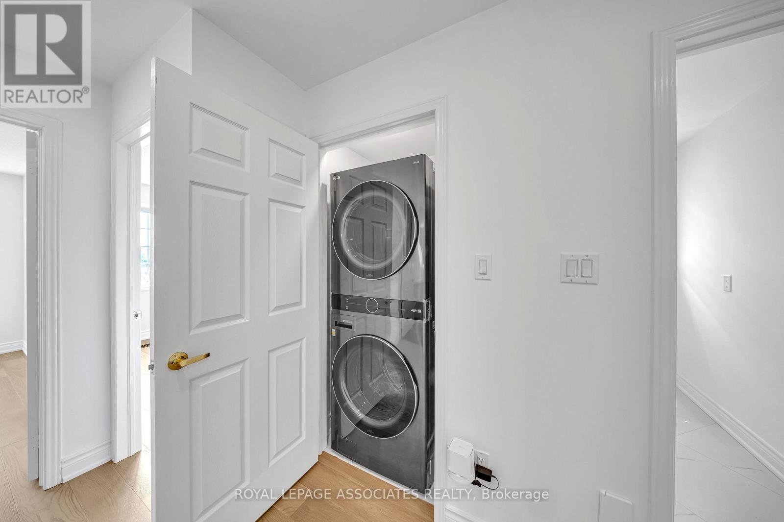 Photo 17 of 89 Delbert Circle, Whitchurchstouffville ON