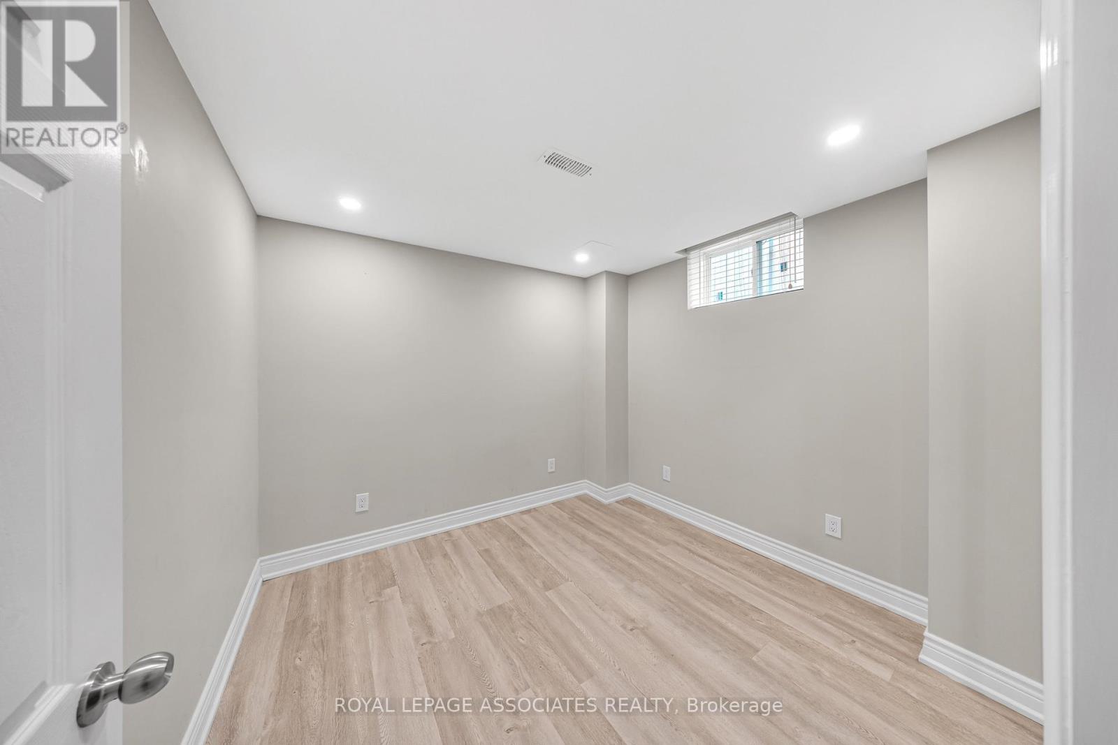 Photo 28 of 89 Delbert Circle, Whitchurchstouffville ON