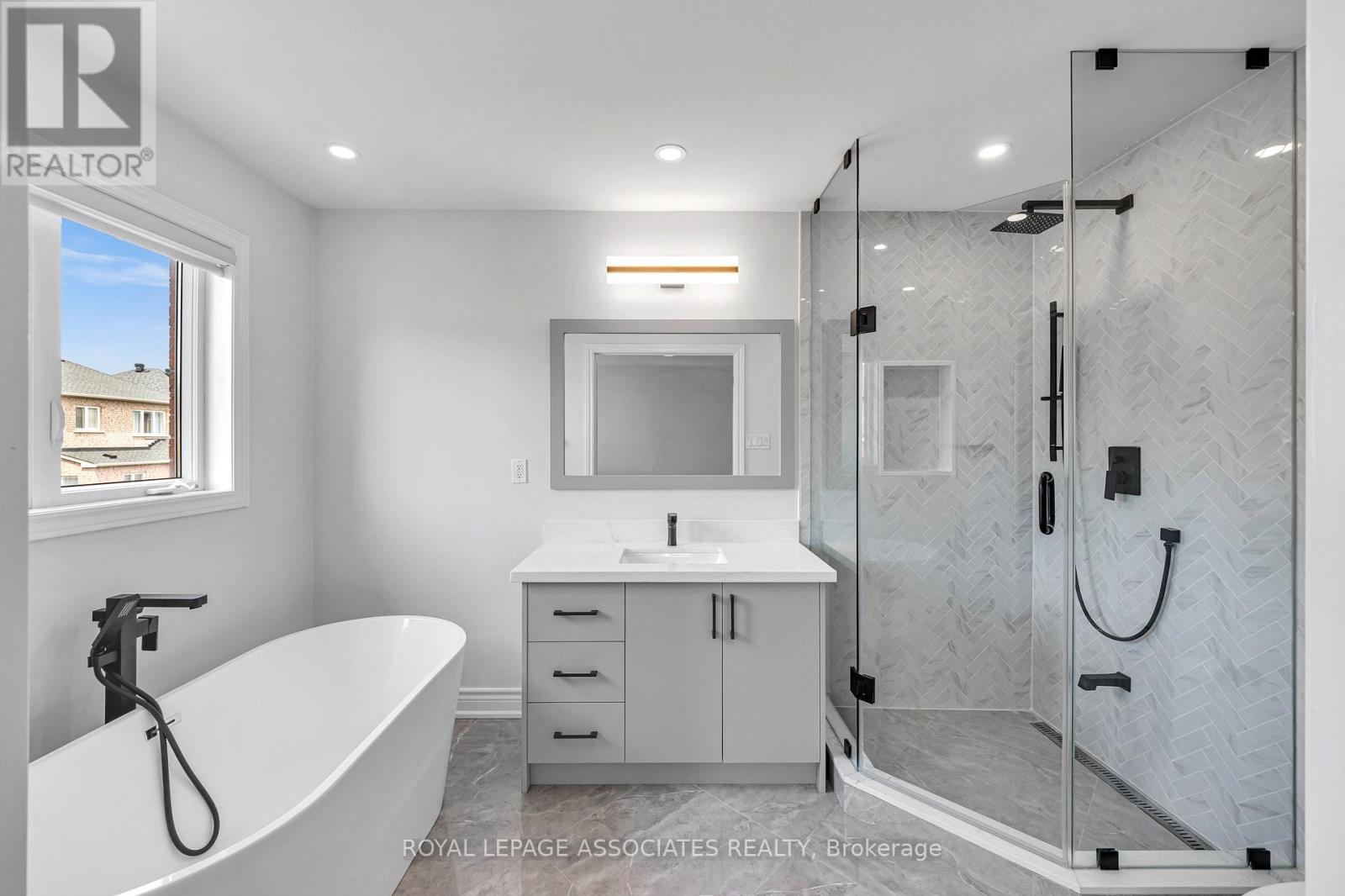 Photo 16 of 89 Delbert Circle, Whitchurchstouffville ON