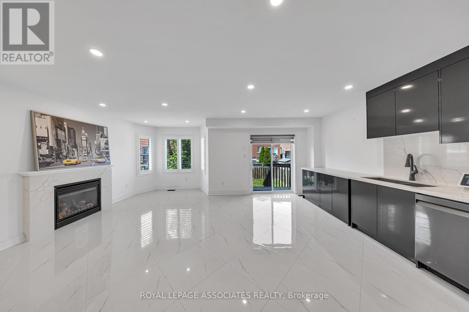 Photo 11 of 89 Delbert Circle, Whitchurchstouffville ON