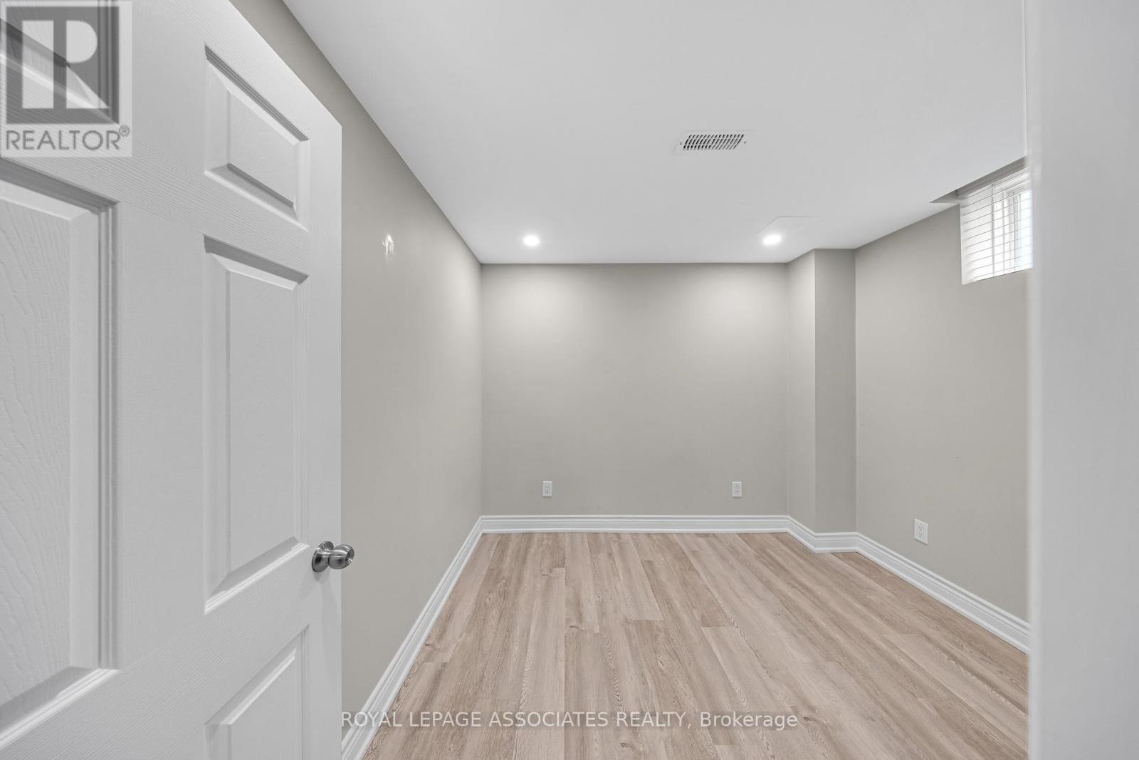 Photo 10 of 89 Delbert Circle, Whitchurchstouffville ON