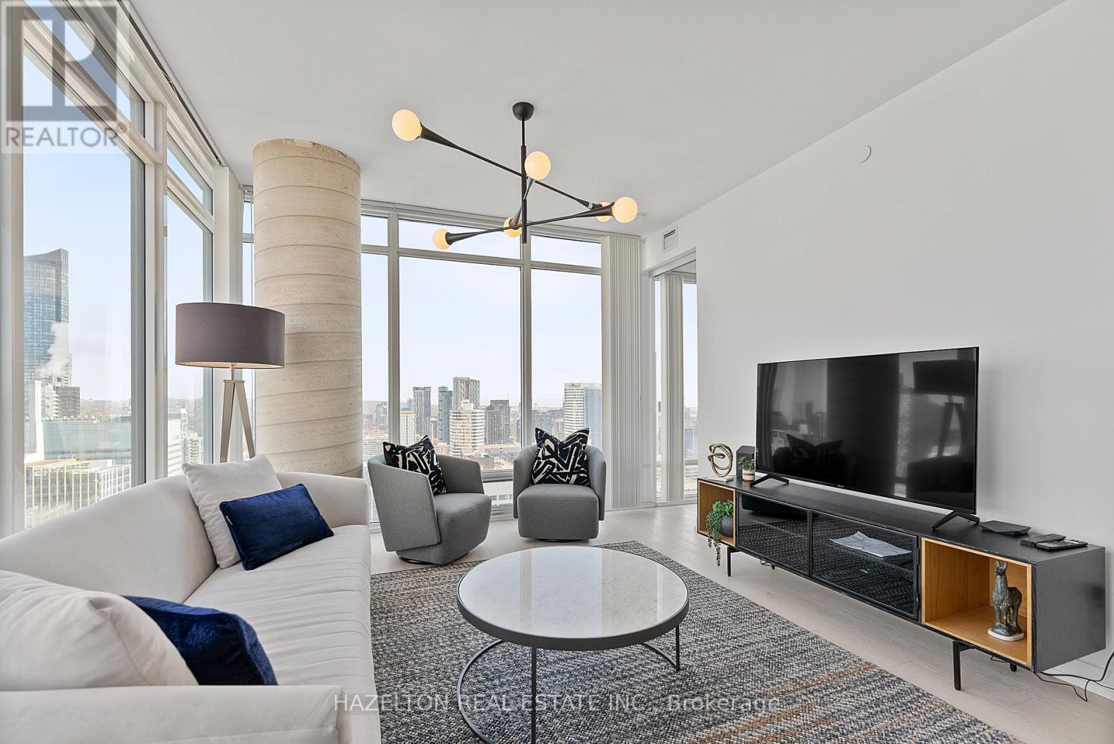 Photo 10 of 3402 488 University Avenue, Toronto ON