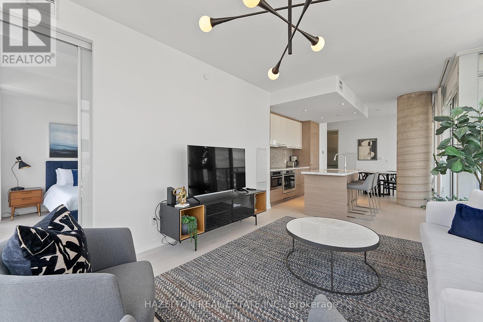 Photo 11 of 3402 488 University Avenue, Toronto ON