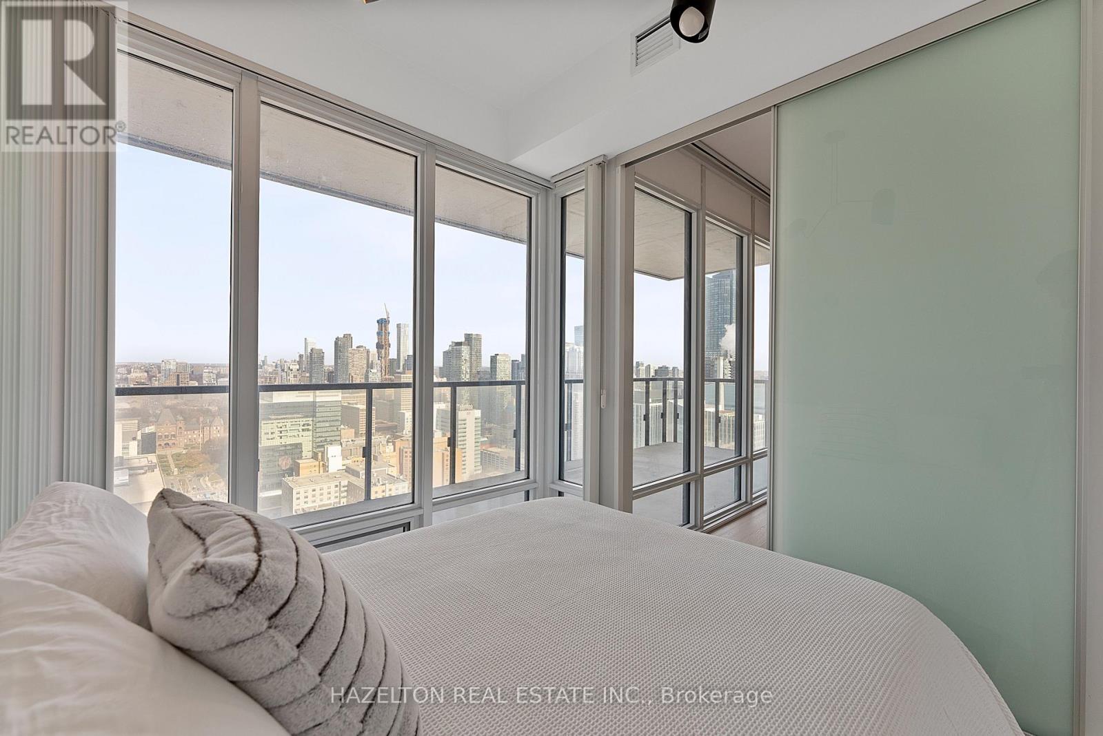Photo 17 of 3402 488 University Avenue, Toronto ON