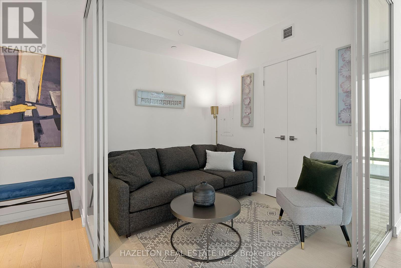 Photo 18 of 3402 488 University Avenue, Toronto ON